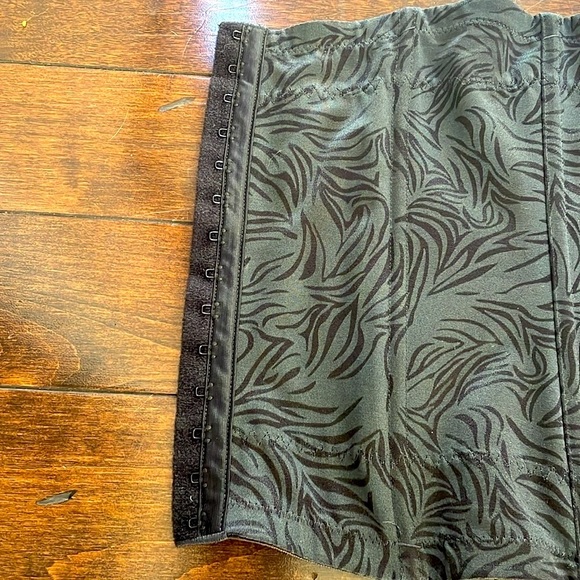 Maidenform Size S Firm Control Waist Cincher SE3067 Black Gray Zebra print - Picture 5 of 10